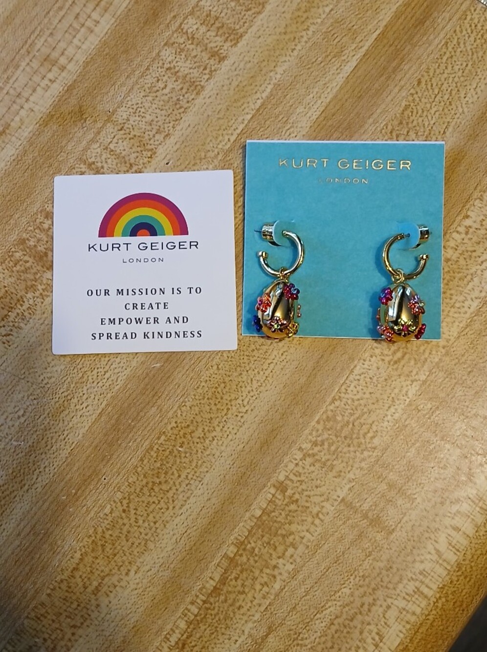 Kurt Geiger NWT Gold Chunk W/Floral Embelishments Earrings & Dustbag - Picture 2 of 5